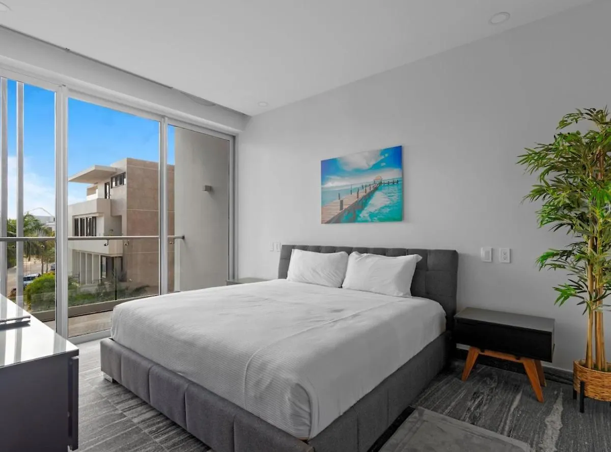 4Br. Apartament Near The Beach location